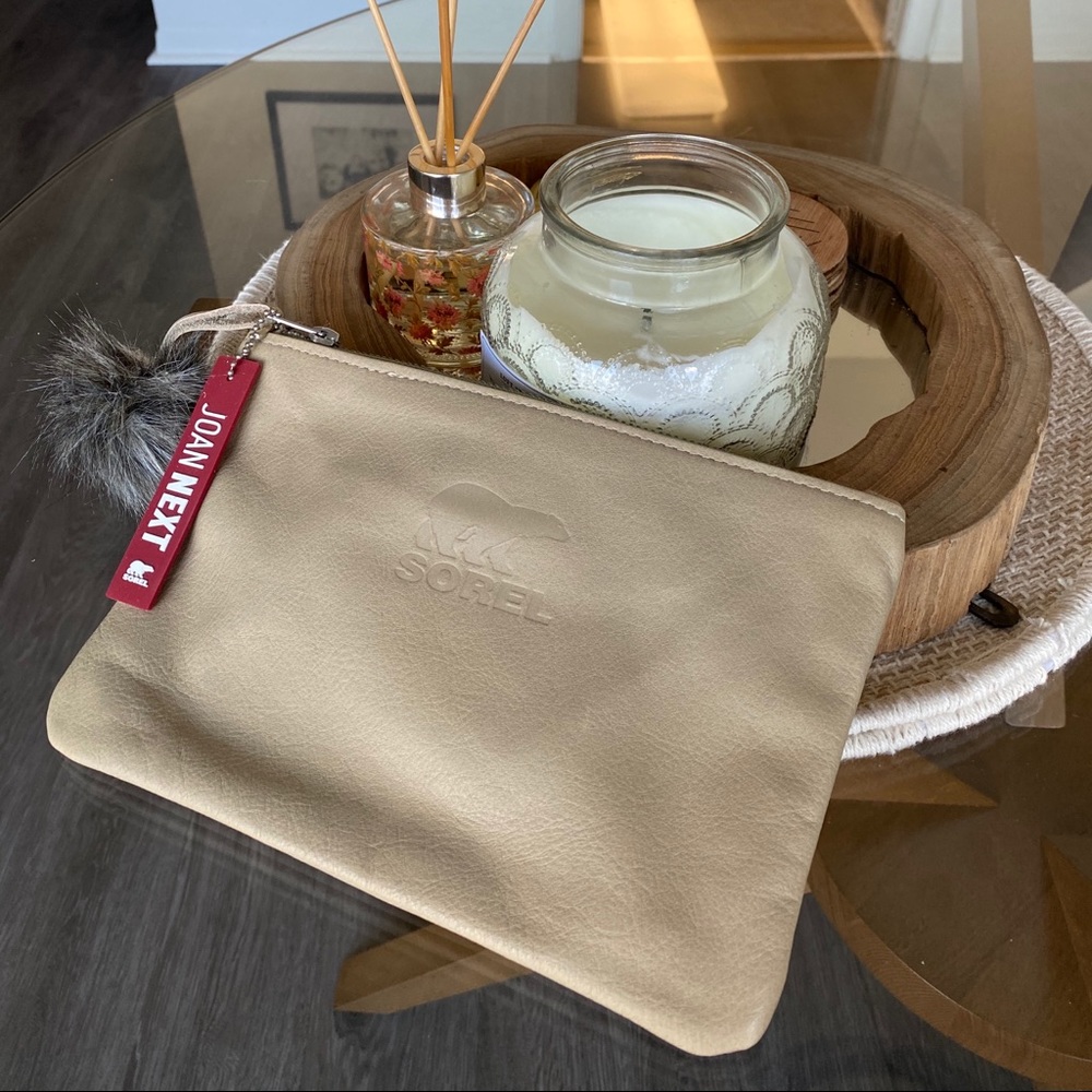 [NWT] SOREL • Joan of Arctic NEXT Clutch in Fossil